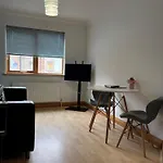 Apt 5A Central By River 1 Bed Apartment